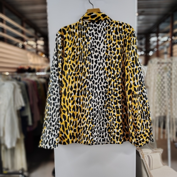 St. John Collection Satin Back Leopard Print Shirt | Size L | Designer Blouse - Picture 4 of 10